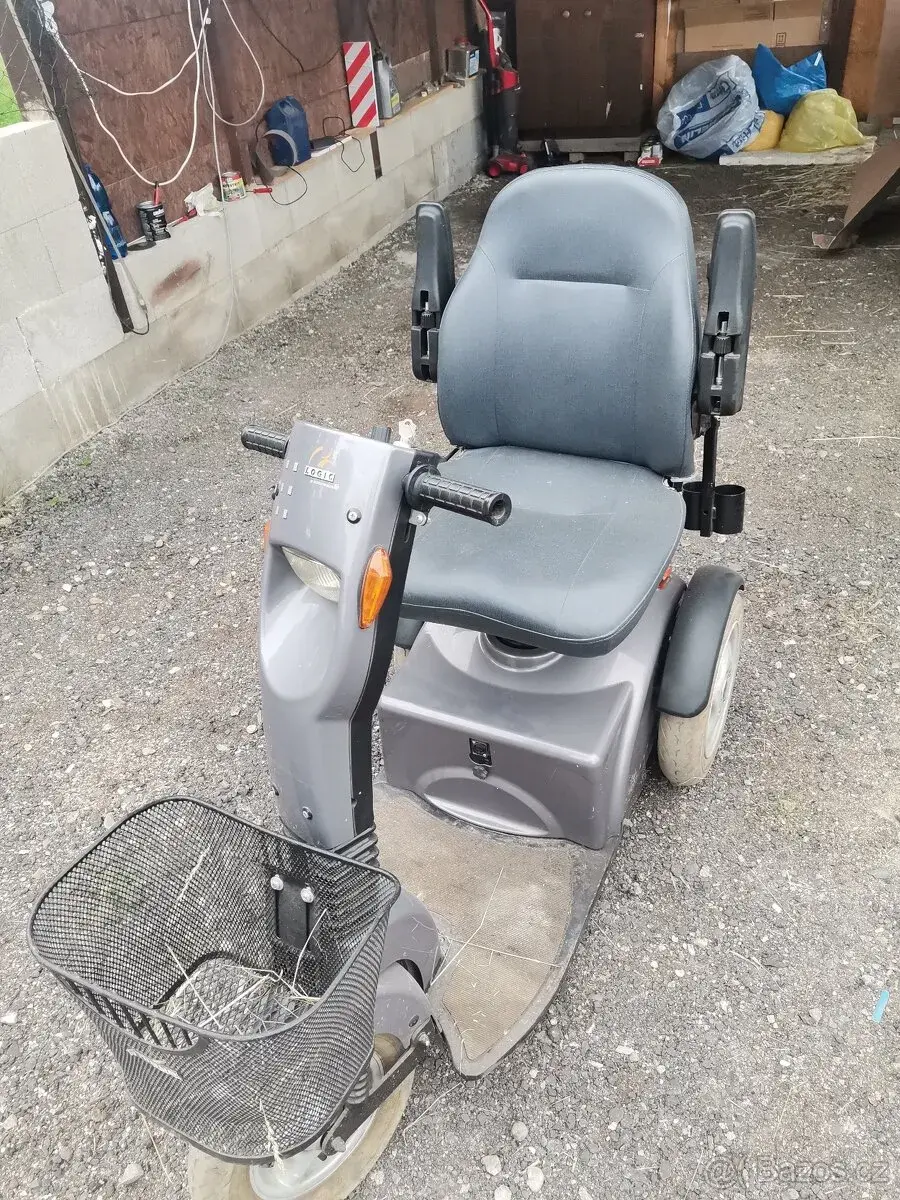 Invalidní tříkolový elektrický skútr, vozík Logic