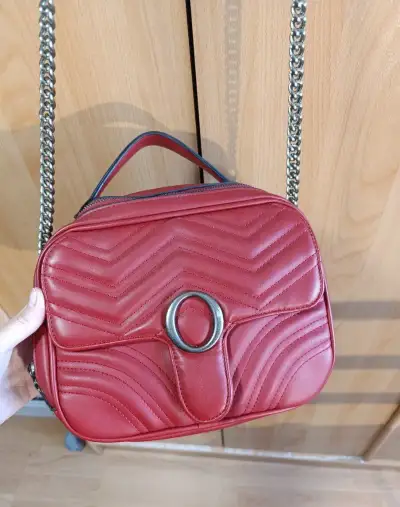 Červená crossbody kabelka