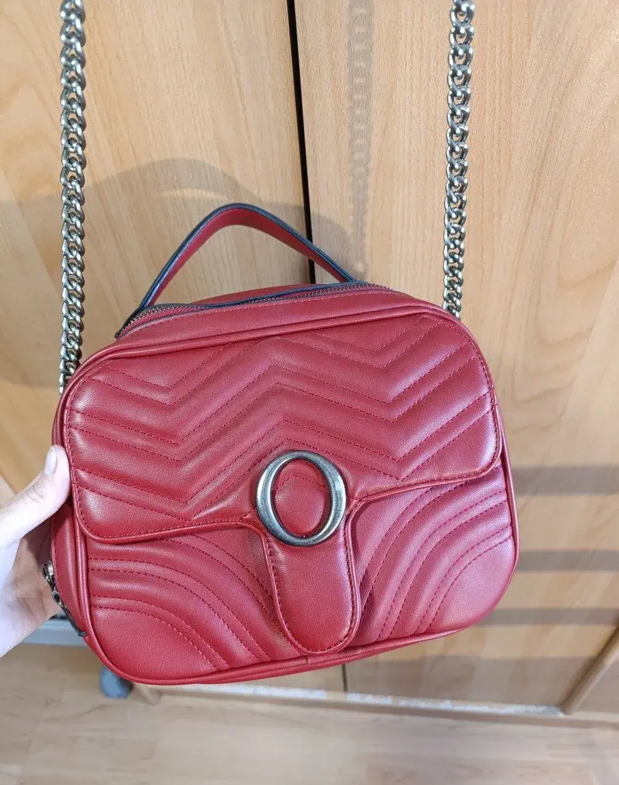 Červená crossbody kabelka