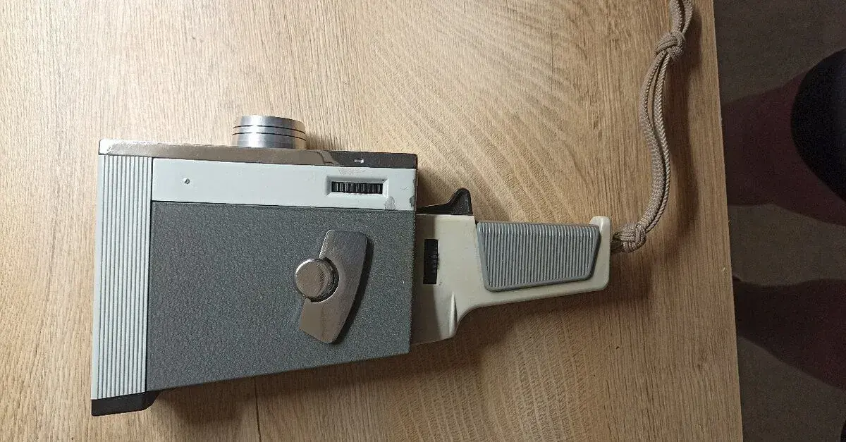 Skvělě zachovalou kameru Admira Super 8