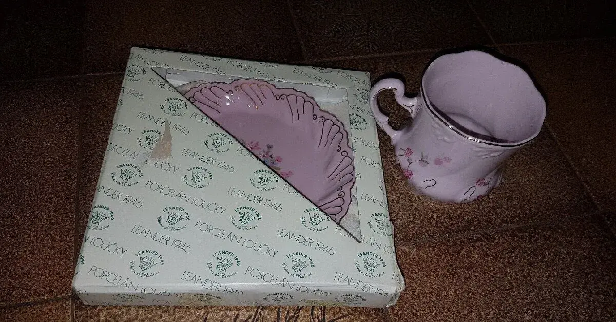 Karlovarský porcelán hrnek