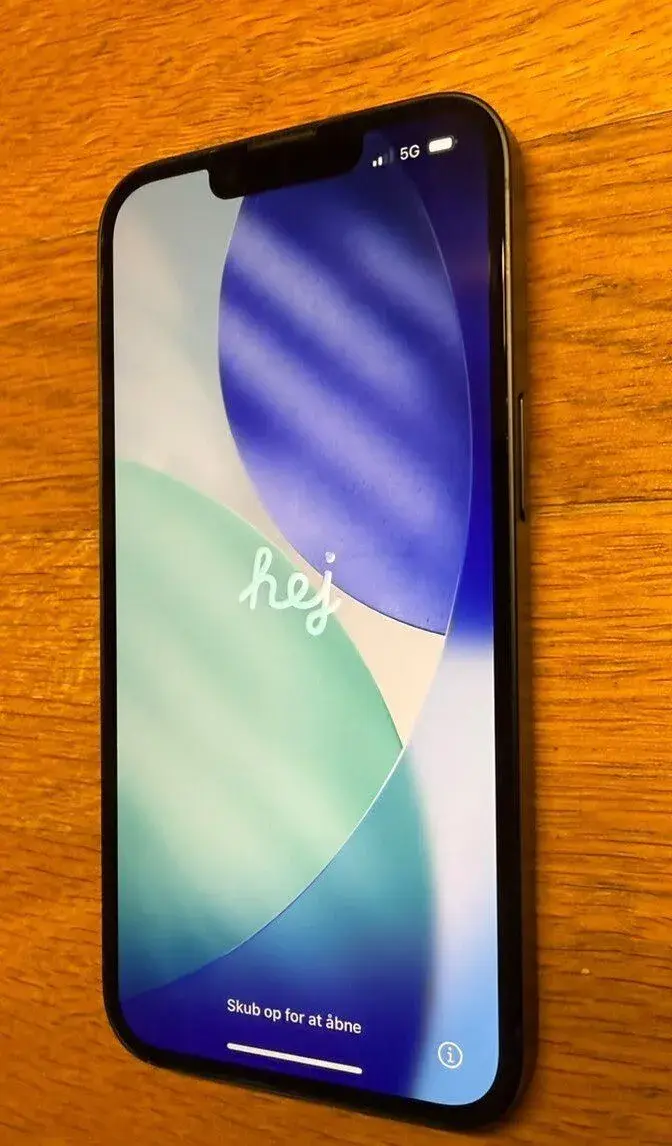 iPhone 14 128 GB, midnight (černá), pěkný stav