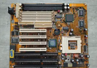 PCChips M550 - Intel 430TX - Socket 7