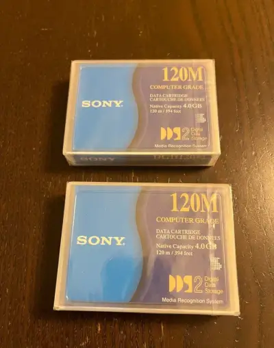 2× páska Sony DDS-2 DGD120M (120 m / 4 GB)