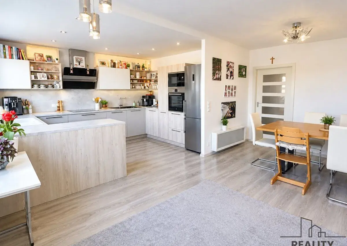 Pronájem bytu 3+kk 68 m² Kotorská, Praha - Nusle