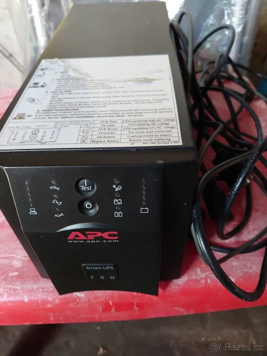 Záložní zdroj APC Smart - UPS 750.