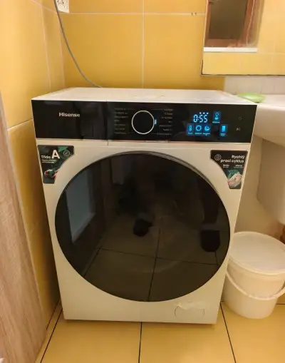 ZCELA nová pračka Hisense úzká 7kg prádla 6880 Kč