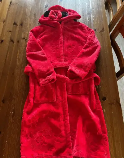 Krásný červený župan Minnie Disney, vel. 152