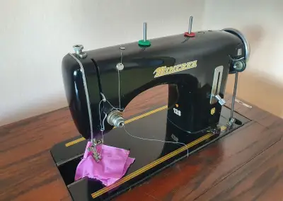 Starý šicí stroj Minerva 126