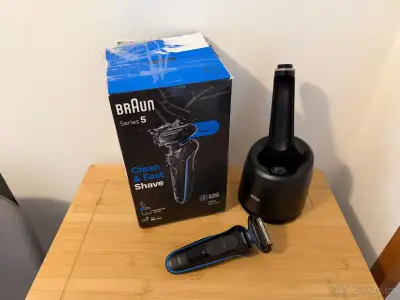 Holící strojek Braun Series 5 s nabíjecím stojánkem