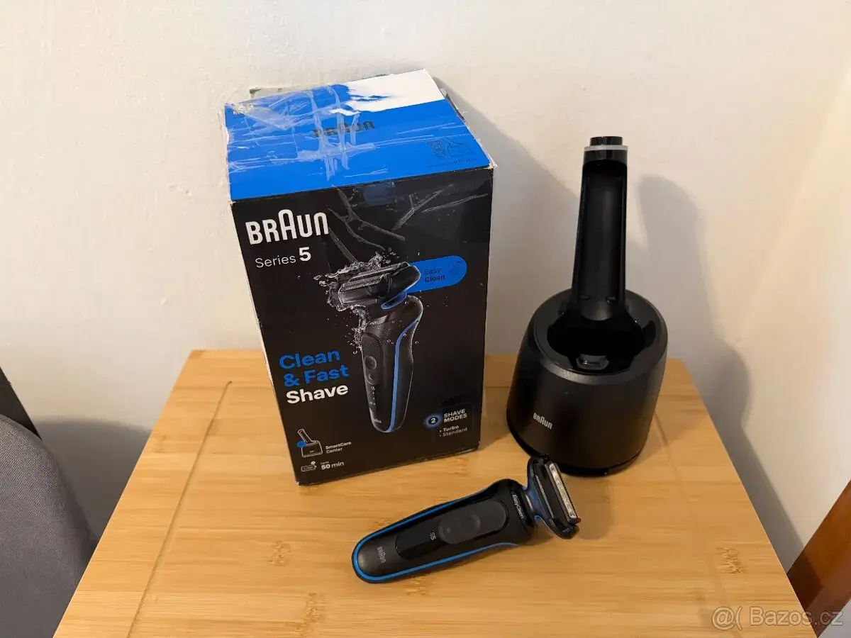 Holící strojek Braun Series 5 s nabíjecím stojánkem