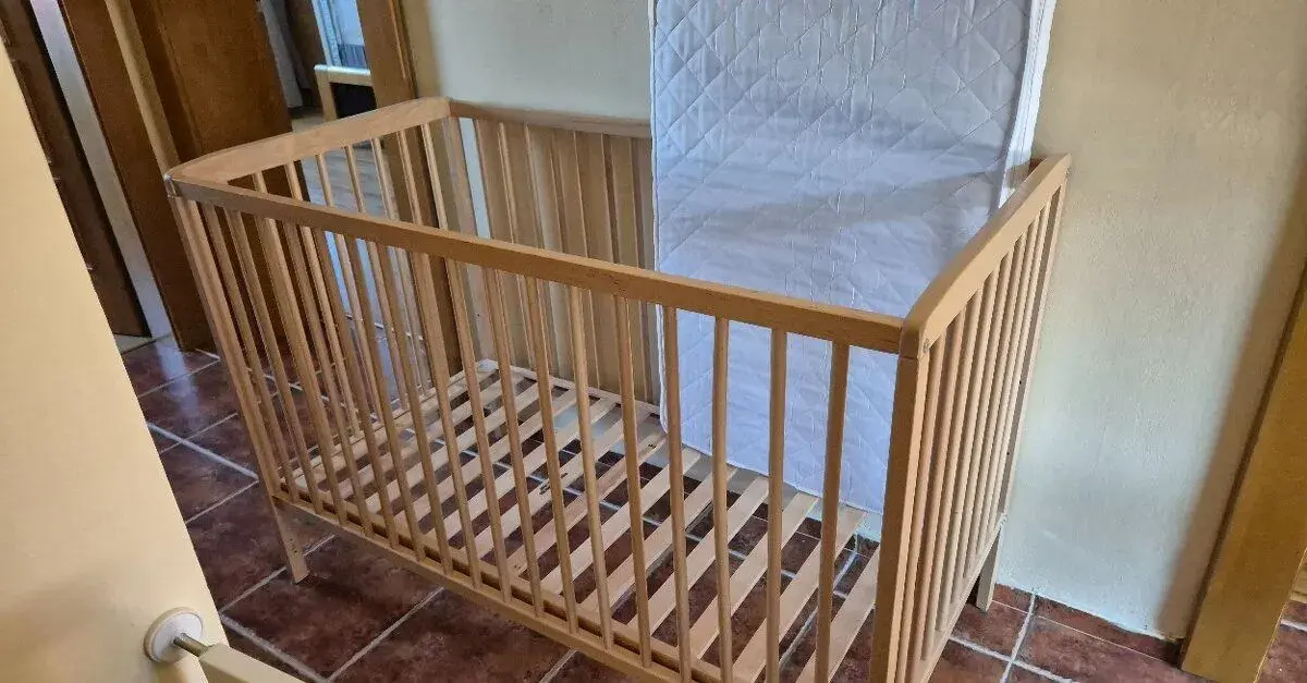 Dětská postýlka + matrace