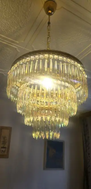 Velký závěsný lustr s broušenými ověsy – retro