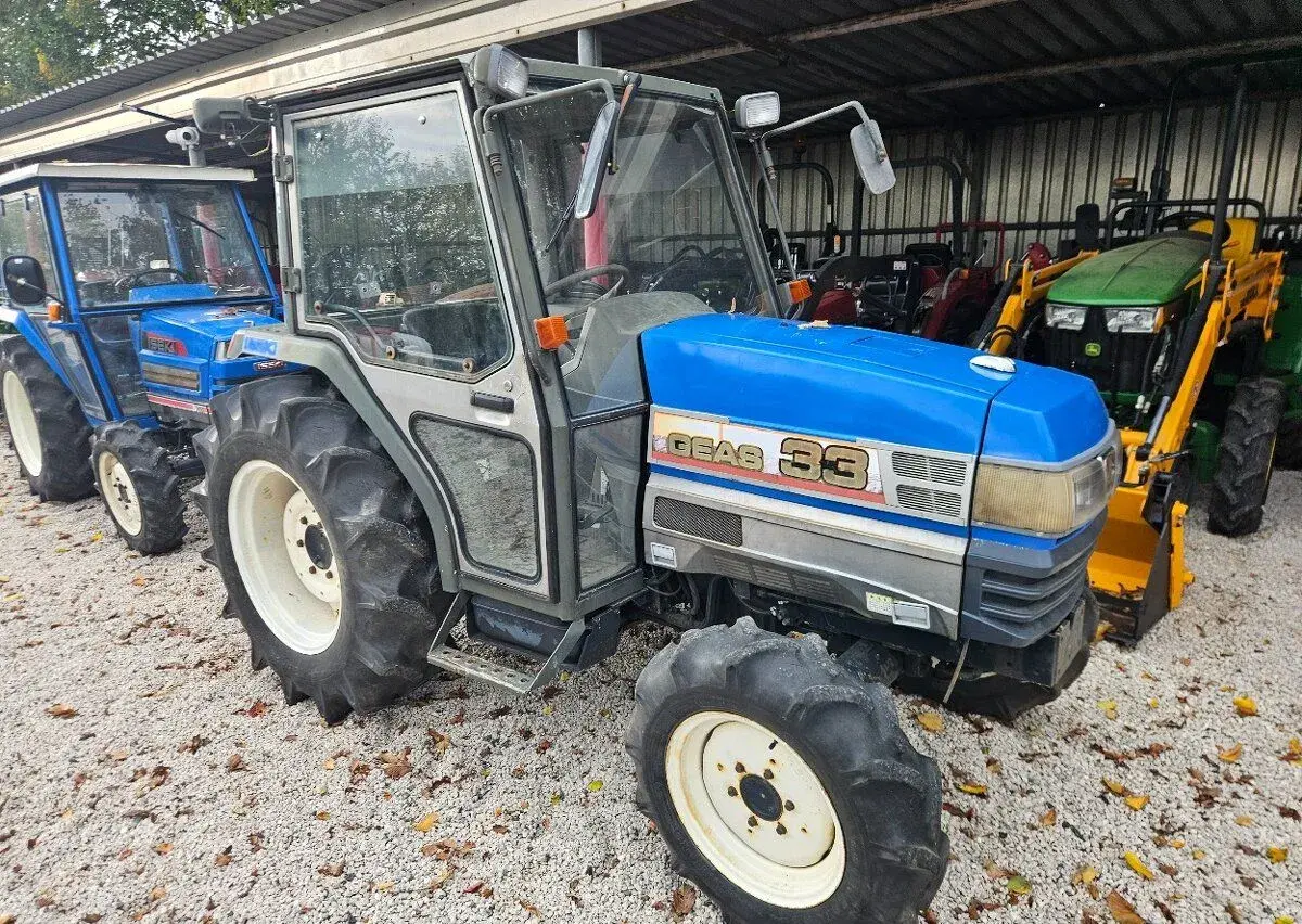 malotraktor Iseki Geas 33 s kabinou a klimatizací