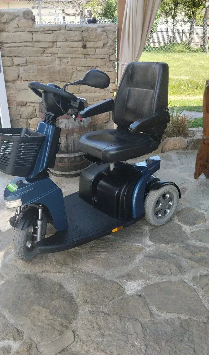 Invalidní elektrický vozík