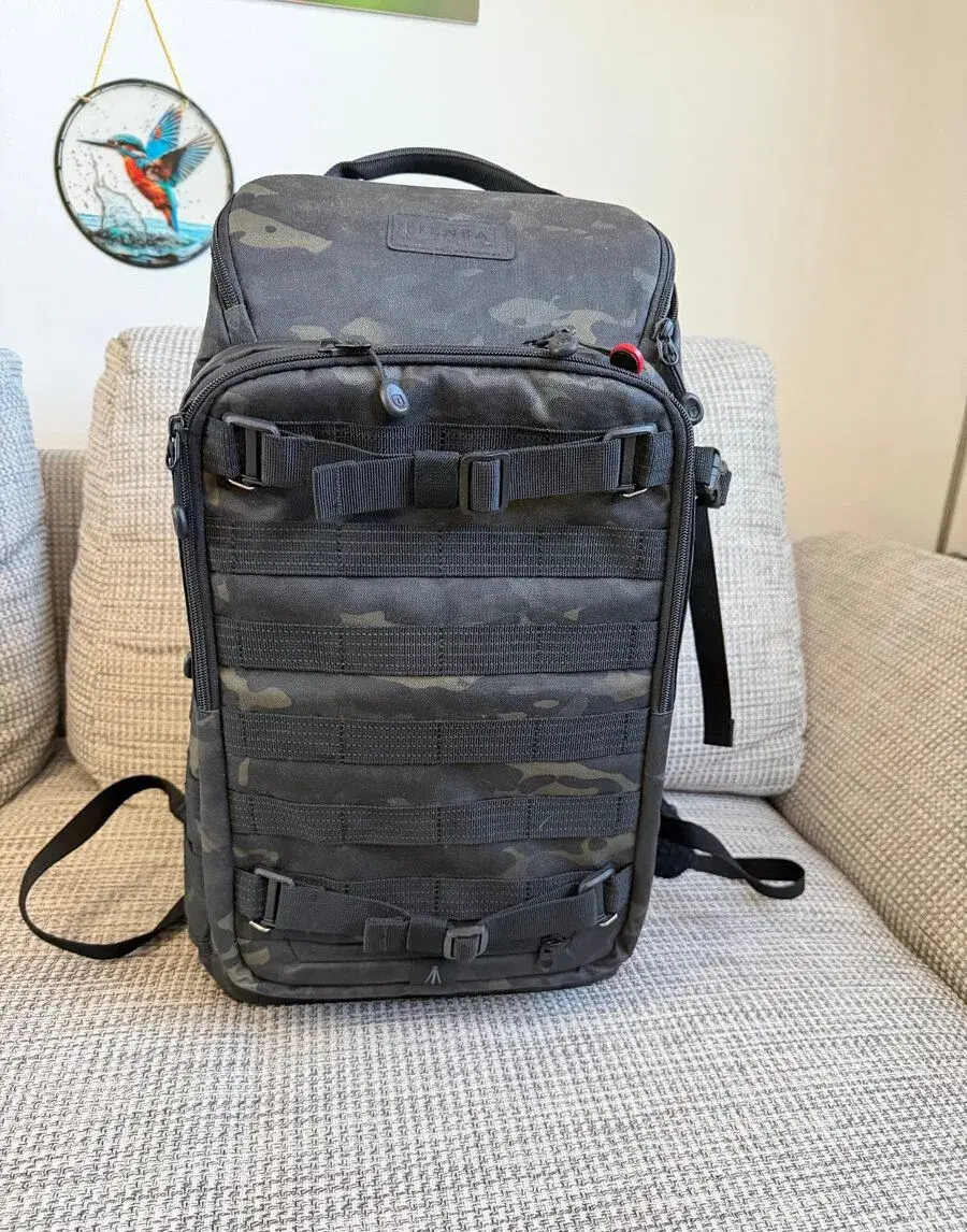 batoh Tenba Axis v2 20L Backpack černý/kamo