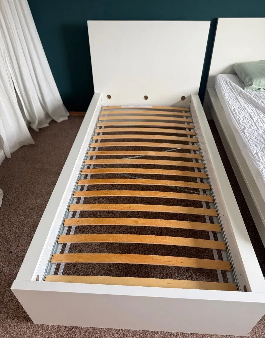 Jednolůžková MALM postel IKEA 90x200 včetně nového roštu