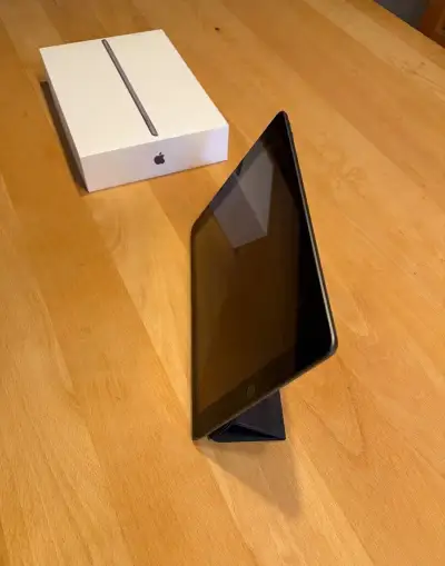 Apple iPad 9 64GB + Apple Cover