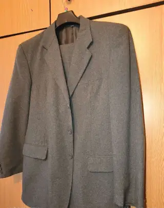 pánský oblek šedý