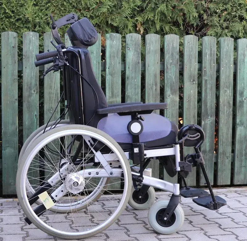 003-Polohovací mechanický invalidní vozík Solero