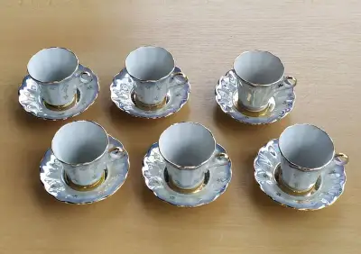 Stará porcelánová perleťová souprava 6+6 šálků s podšálky