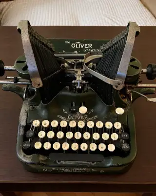 Historický psací stroj Oliver No. 9