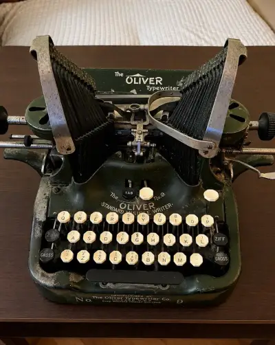 Historický psací stroj Oliver No. 9