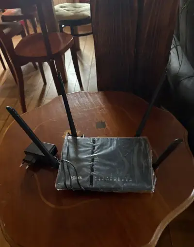 Router D-Link DIR825