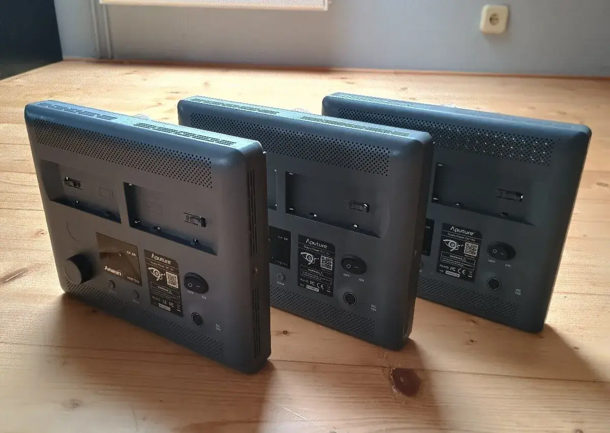LED světla Aputure Amaran H672S (2x) a H672W (1x)