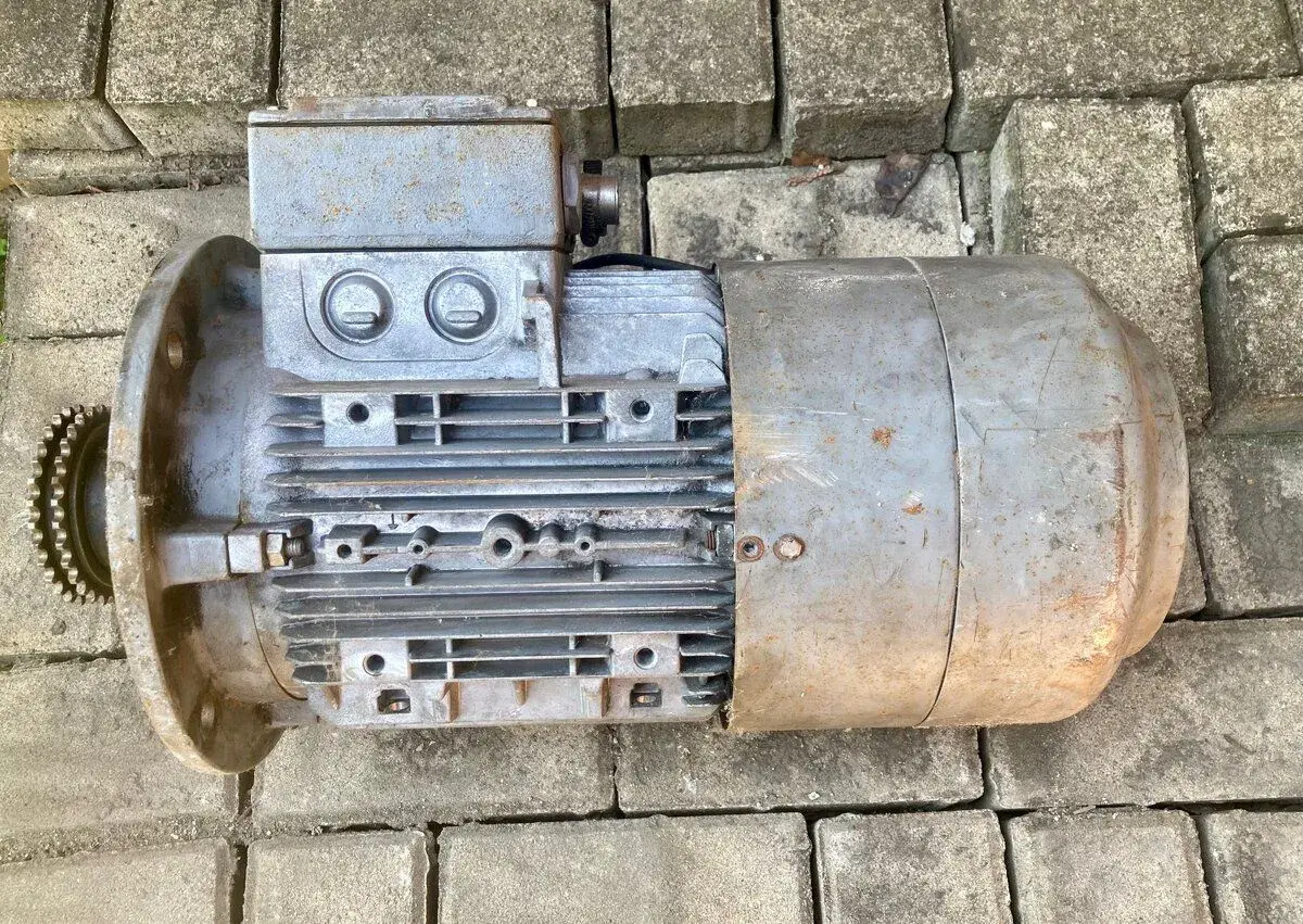 Elektromotor s brzdou