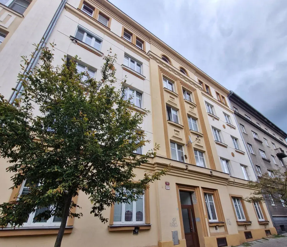 2+kk (2+1) Plzeň-Slovany, ulice Božkovská.