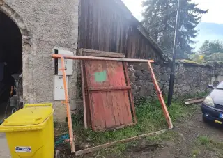 Dvoukřídlá garážová vrata