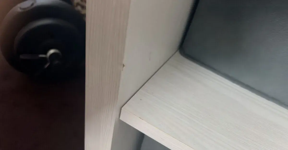 Pracovní stoly s úložným prostorem
