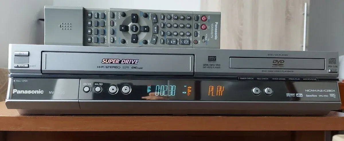 COMBO PANASONIC NV-VP30 EP-S/DVD/VHS