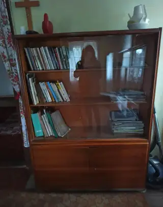 Retro prosklená knihovna / vitrína
