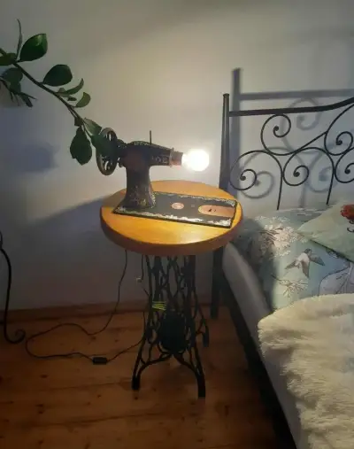 Handmade noční stolky z šicího stroje