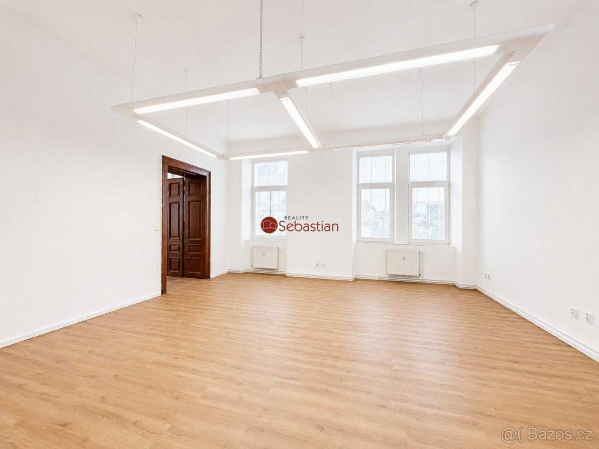 Pronájem kancelářských prostor, 182 m² – Wlachův dům, tř. Mí