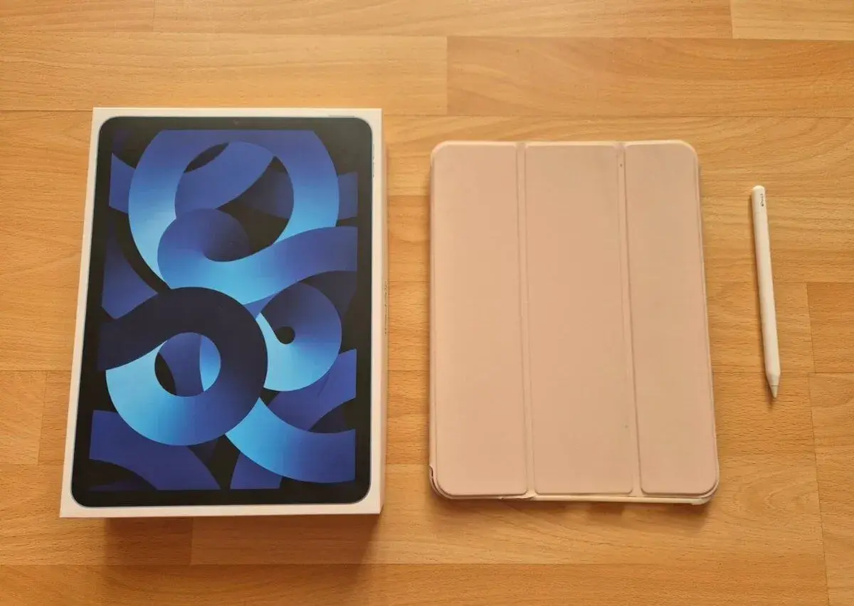 Apple iPad Air 5th Gen (2022) - 64GB, Modrá + Apple Pencil