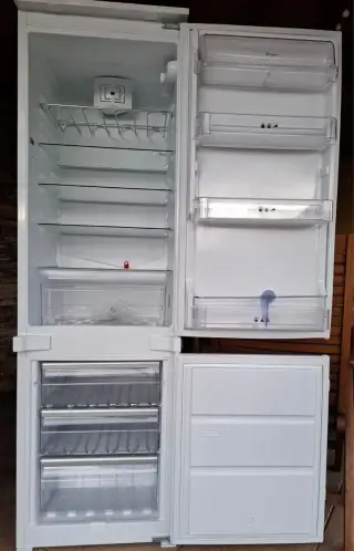 Lednice s mrazákem
