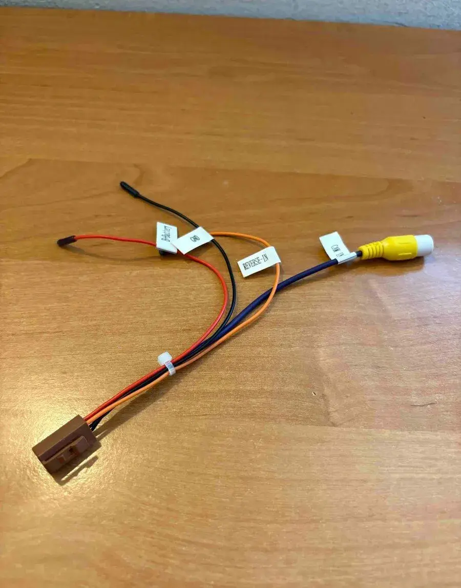 8 PIN RCA konektor pro připojení zadní kamery autorádia