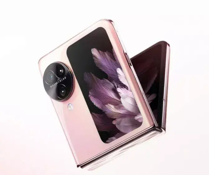 Oppo Find N3 Flip s pouzdrem
