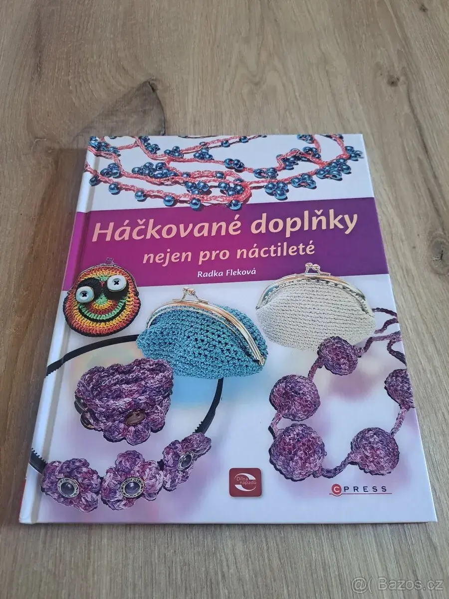 Háčkované doplňky nejen pro náctileté