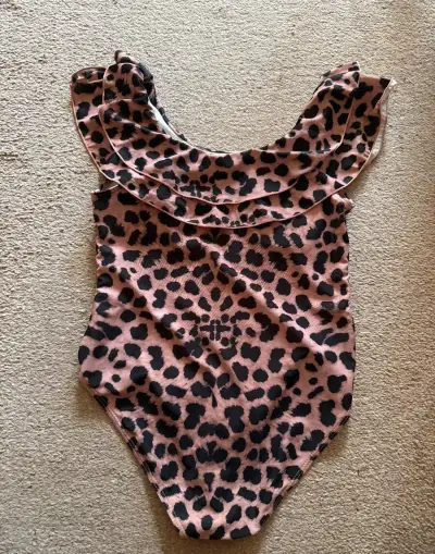 Plavky, jednodílné, velikost nepsaná, sedí XS, S, leopardí
