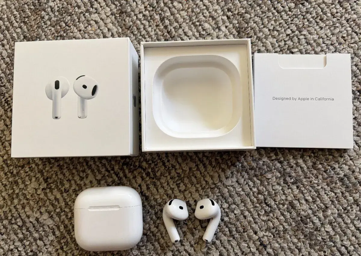 Apple AirPods 4