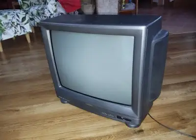 CRT televize Toshiba 2104xs