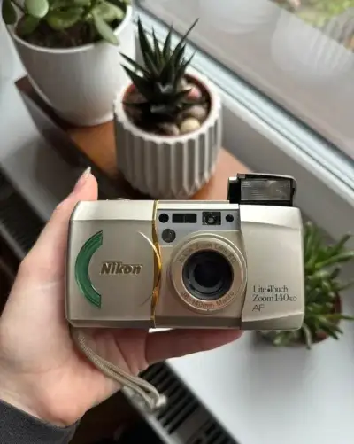 Nikon Lite-Touch Zoom 140ED AF (Automatický analogový fotoap