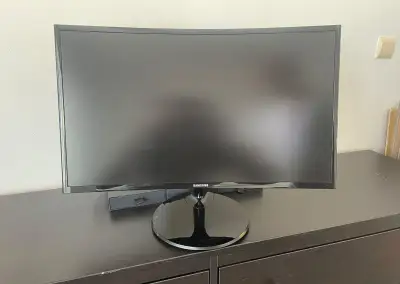Samsung C27F390F – 27" Full HD 1920 x 1080 60 Hz