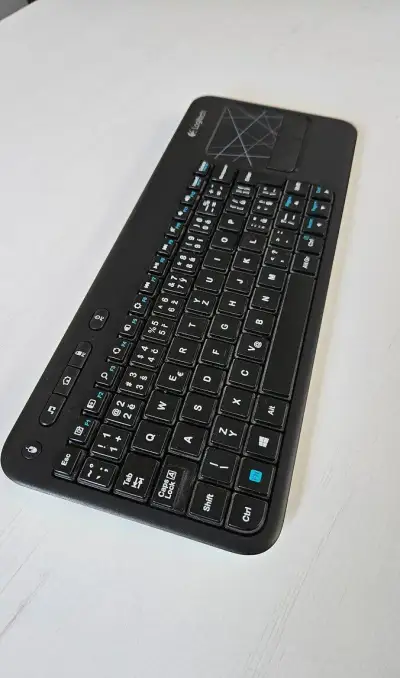 Bezdrátovou klávesnici Logitech K400 s touchpadem