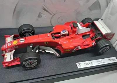 F1 FERRARI F2005 RUBENS BARRICHELLO HOTWHEELS 1:18