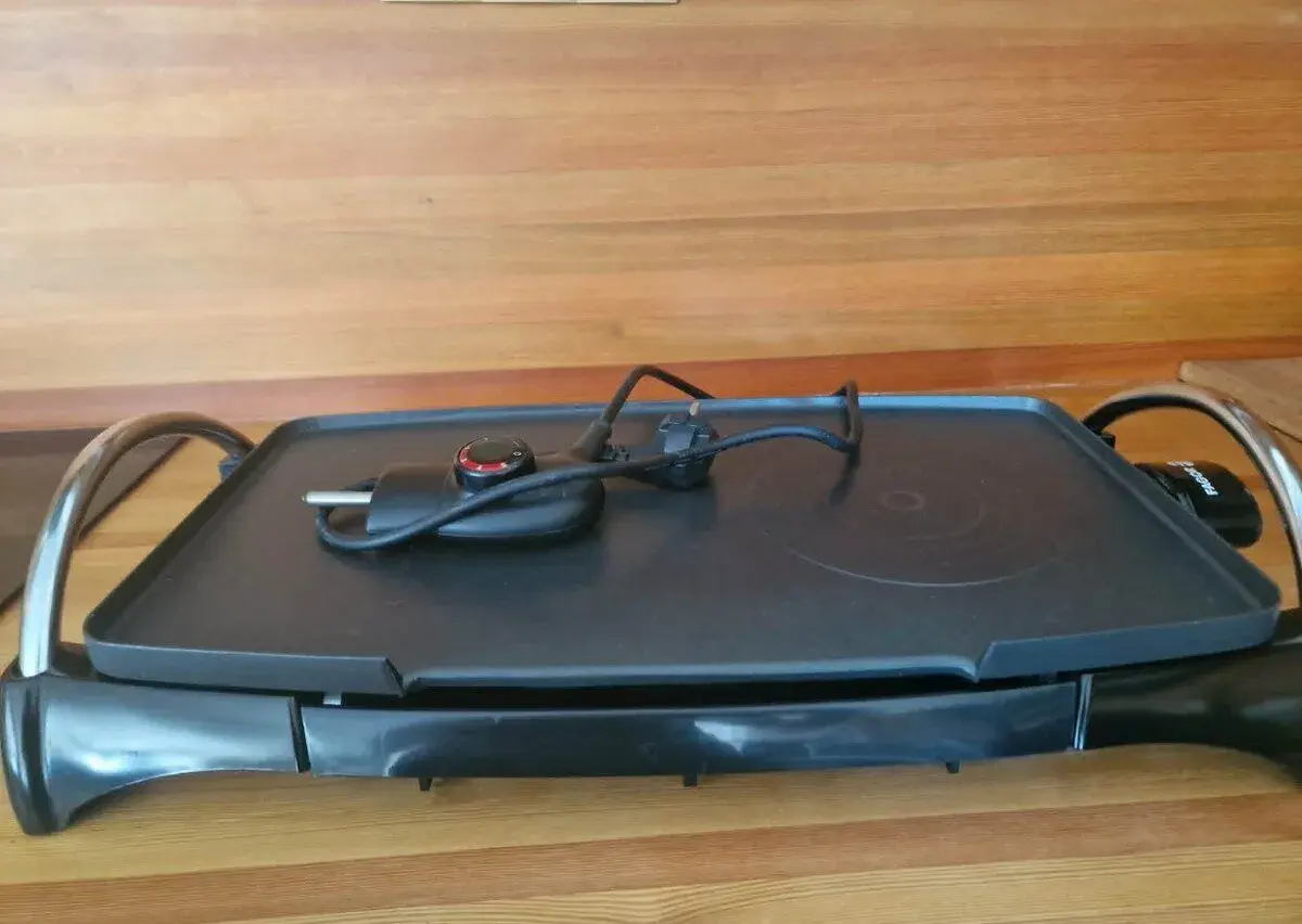 KVALITNÍ GRIL FAGOR, NOVÝ, NEPŘILNAVÝ POVRCH, PC 1.600KČ HOT